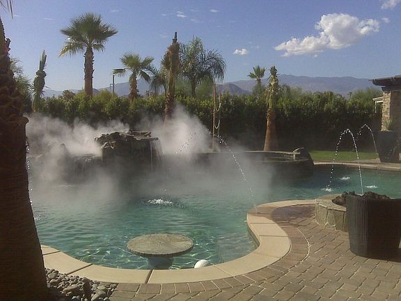 Swimming Pool w/ Water Features