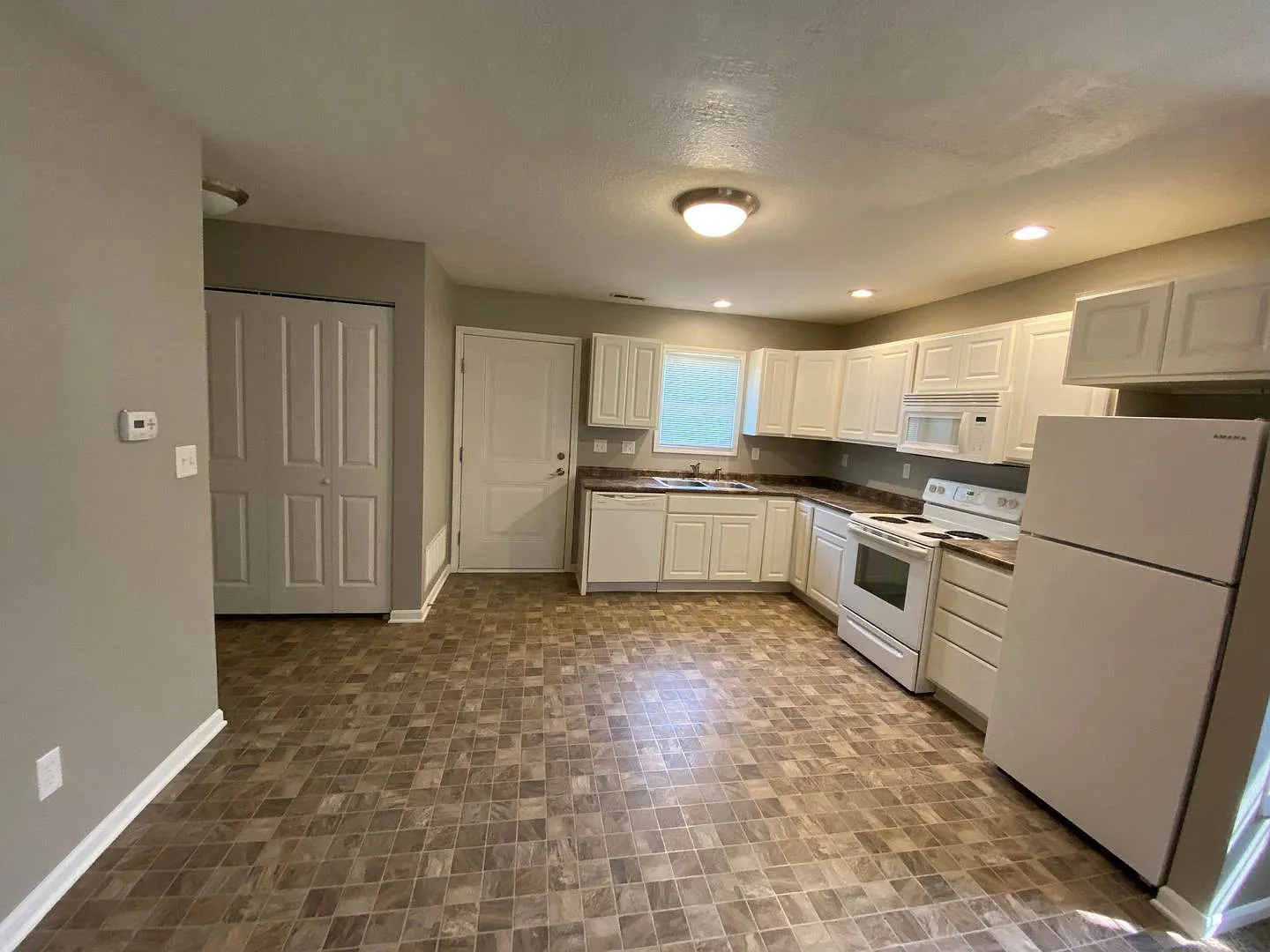 Fox Run Townhomes 1 — Photo 2