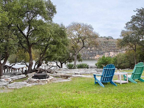 3rd image of 1204 Los Escondidos Street