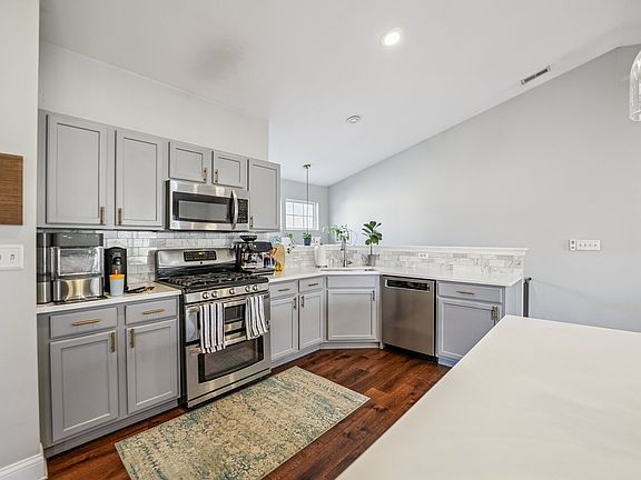 5th image of 1078 Parkhill Cir Unit 1078