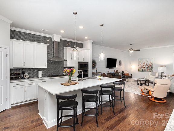 5th image of 2517 Lydia Ave