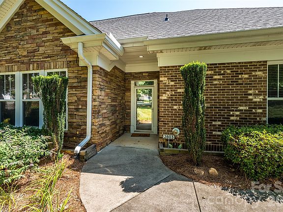 2nd image of 2803 Bellasera Way