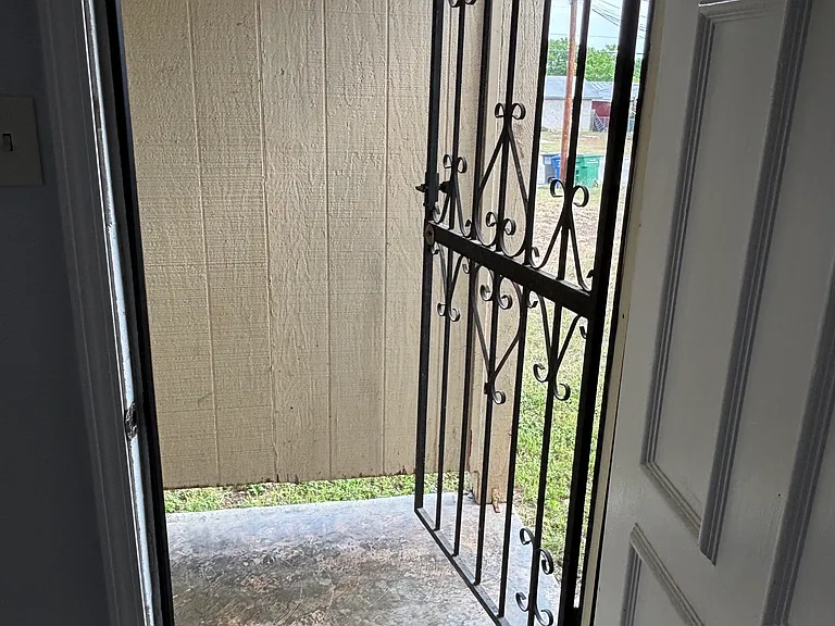 5742 Bienville Dr — Photo 11