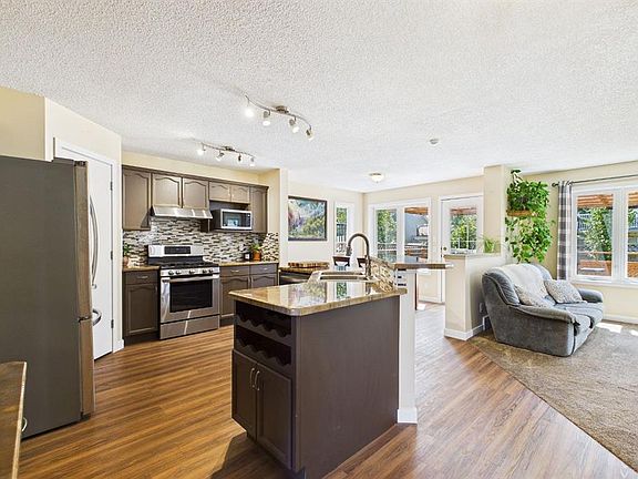 5th image of 331 N Bridlewood Cir SW