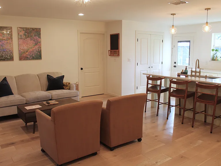 2533 Mark Dr — Photo 7