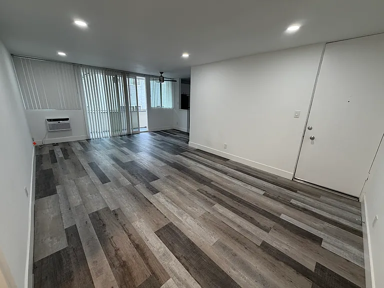 1277 Barry Ave #7 — Photo 13