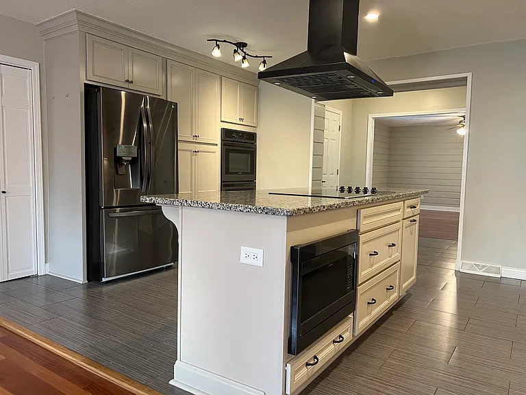 331 Madison Dr — Photo 8