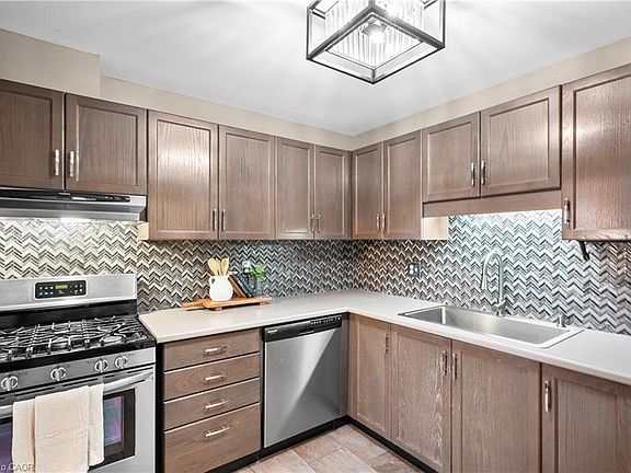 4th image of 610 Barton St #12