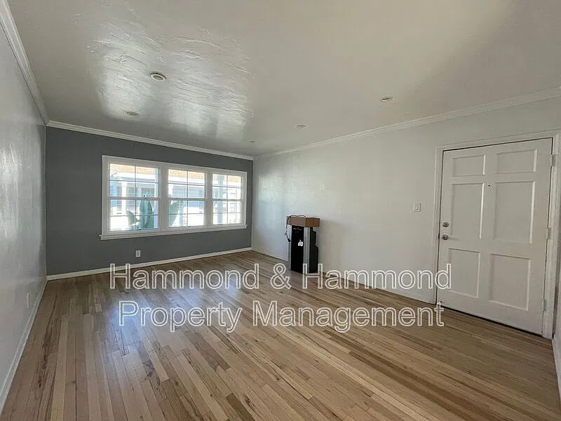 2 bed, 1.0 bath, $2,600 — Photo 3