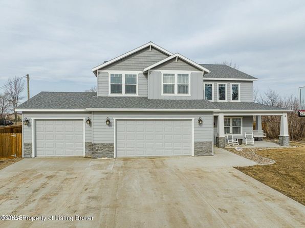 615 2nd St NW, Garrison, ND 58540