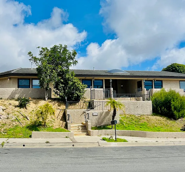 2441 Dresden Pl — Photo 3
