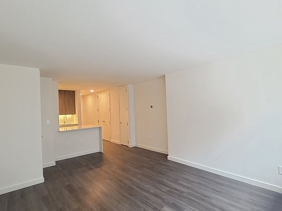 5th image of 520 W 43rd St APT 2C