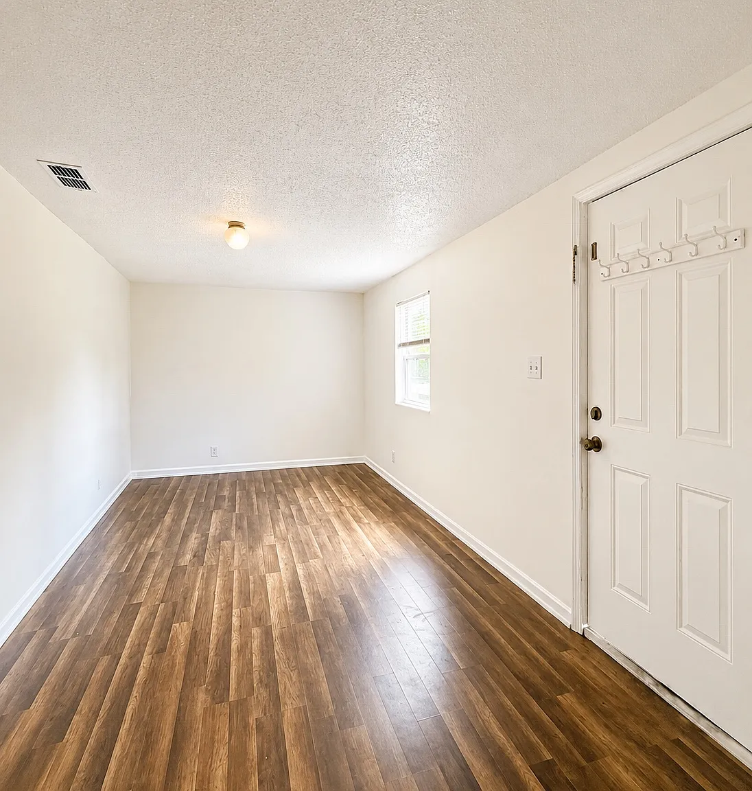 2 bed, 828 sqft, $1,145 — Photo 2