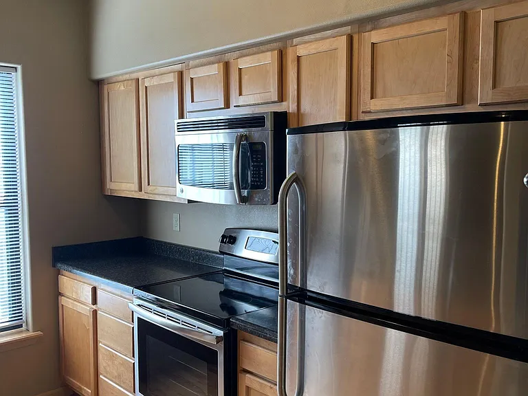 821 E Jefferson St #11 — Photo 3