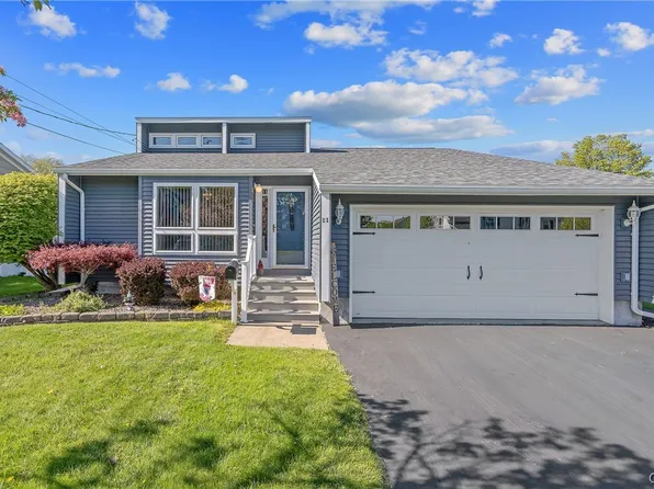 11 Burt St, Oswego, NY 13126