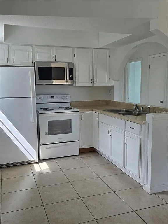 2 bed, 1.0 bath, 759 sqft, $2,000 — Photo 3