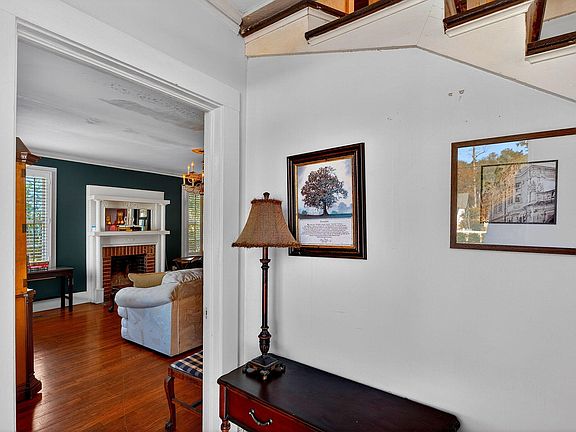 2nd image of 704 Carn St