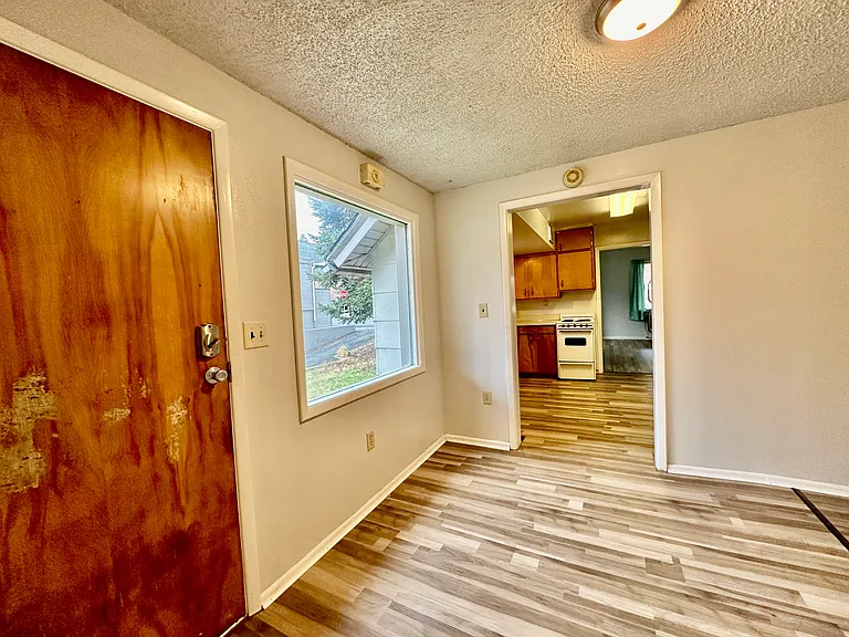 204 S Mill St — Photo 9