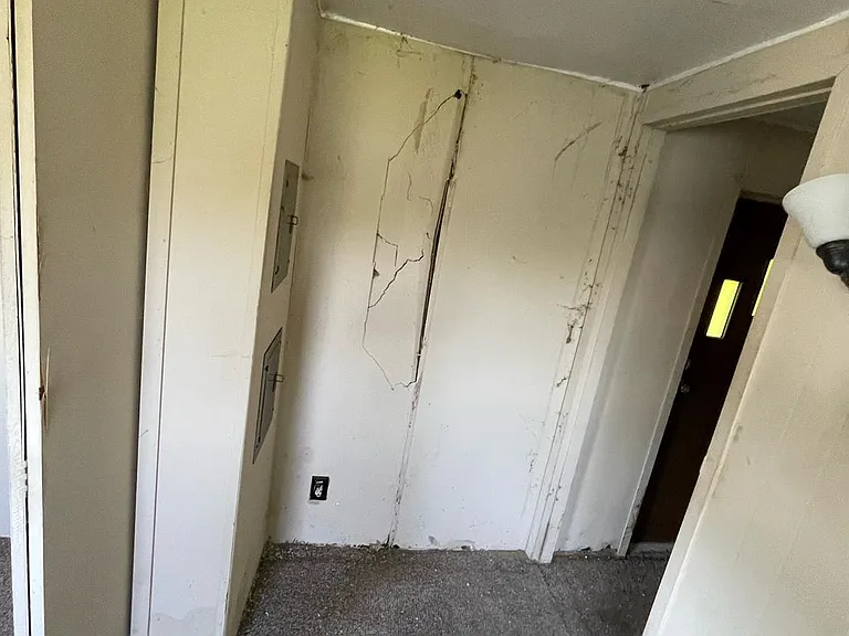 56 Lincoln Ave — Photo 9
