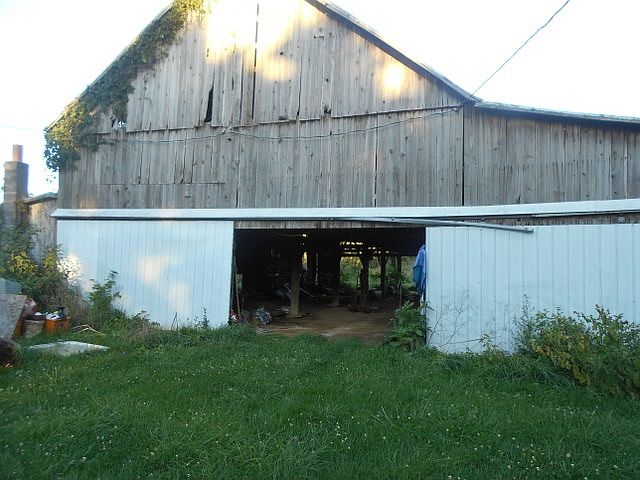 2nd image of 1688 S Bluegrass Rd
