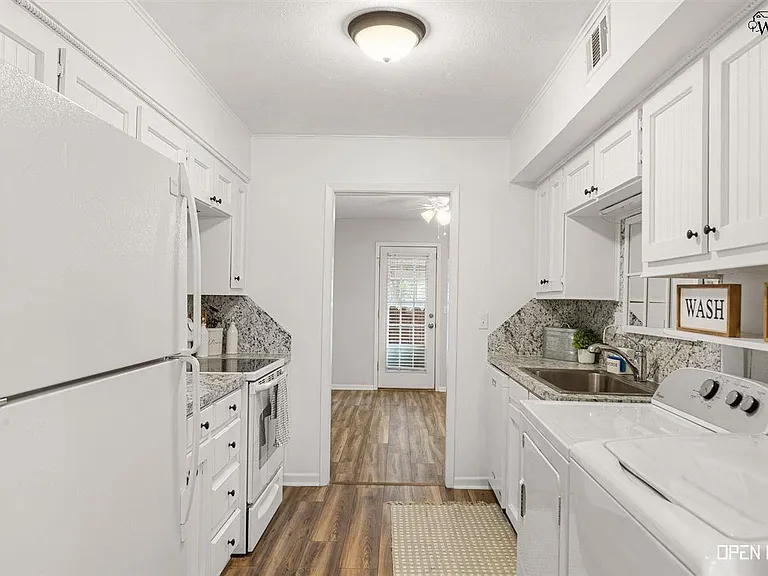 3006 Barrywood Dr — Photo 7