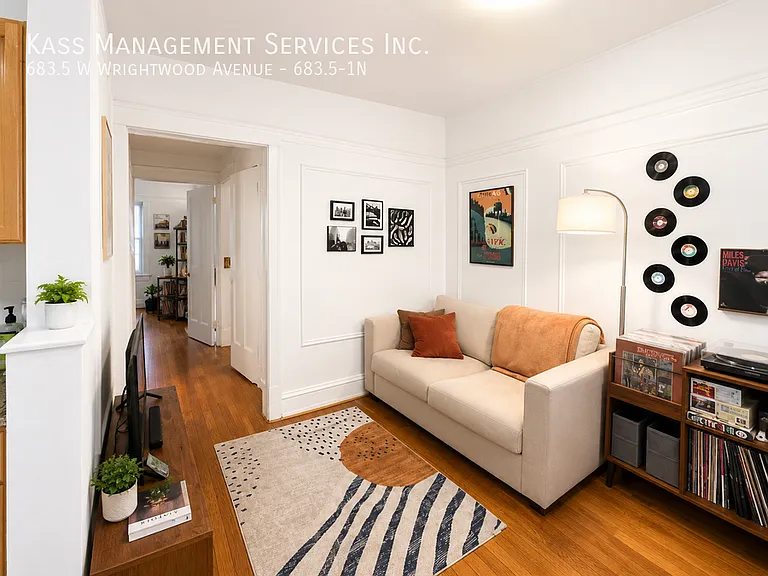 677-685.5 W Wrightwood Avenue — Photo 11