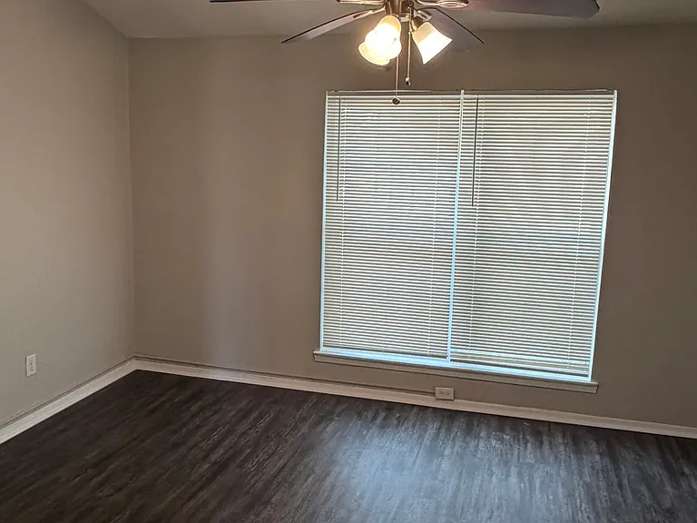 415 Stonehenge Dr — Photo 5