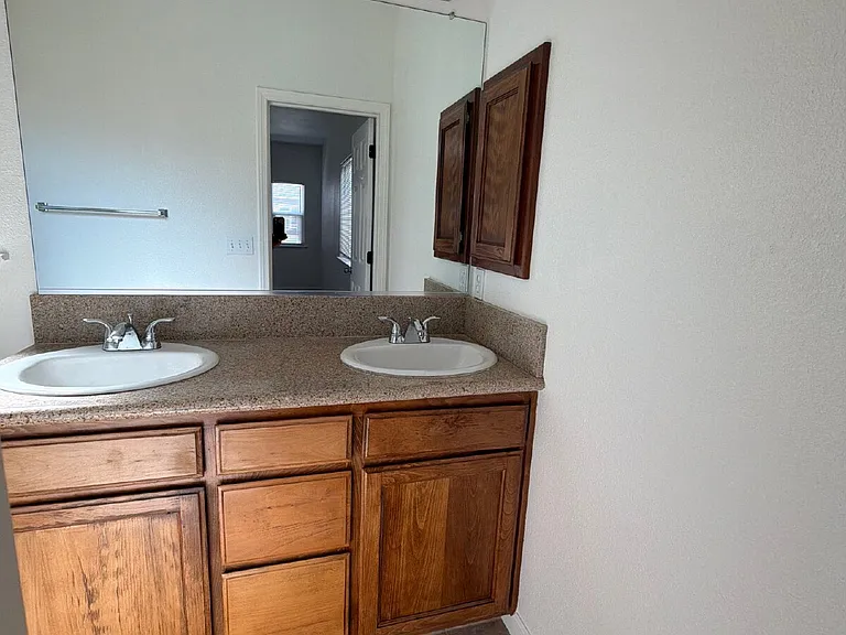 324 Olive Way — Photo 11