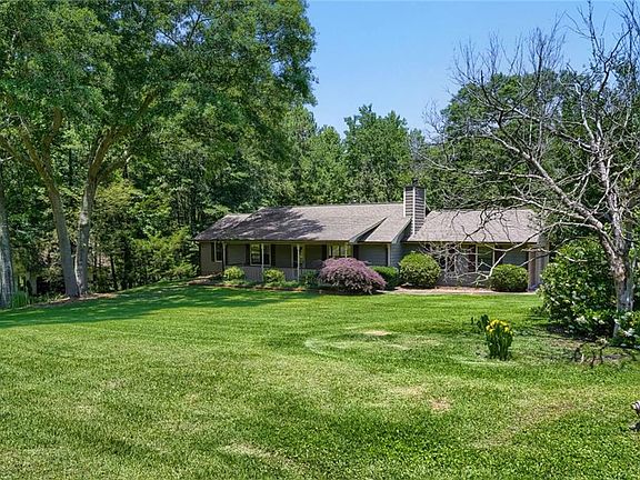 3rd image of 265 Peachtree Ln