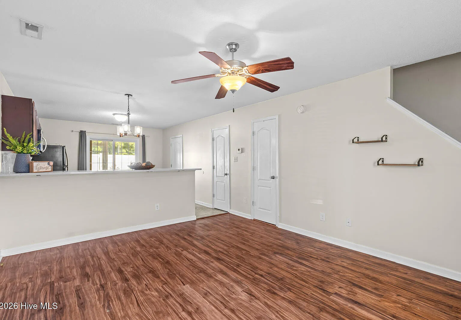 2 bed, 2.5 bath, 1084 sqft, $1,400 — Photo 4