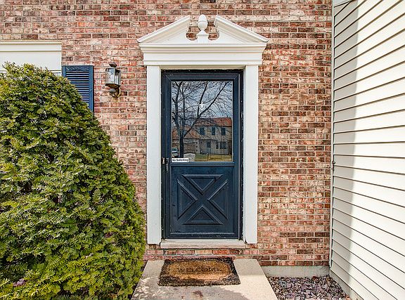 3rd image of 8 Crows Nest Ct