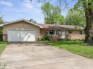 1904 E Valley Rd, Springfield, MO 65809