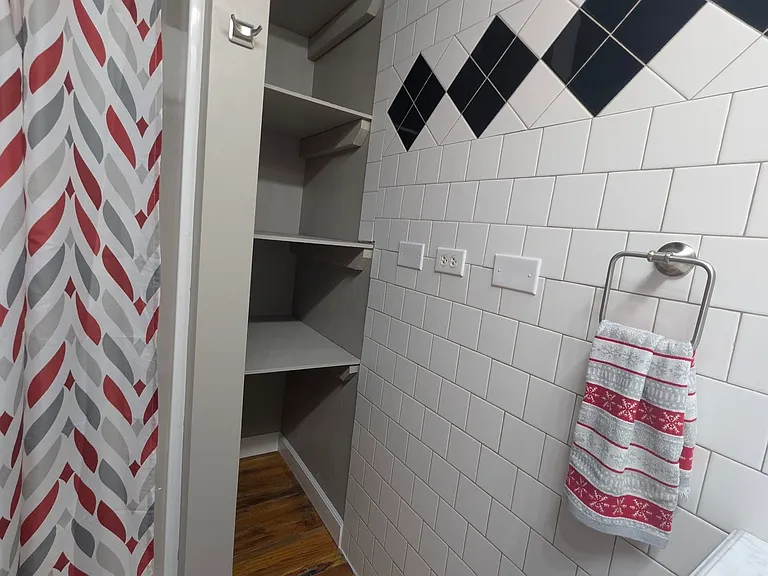 Storage shelving