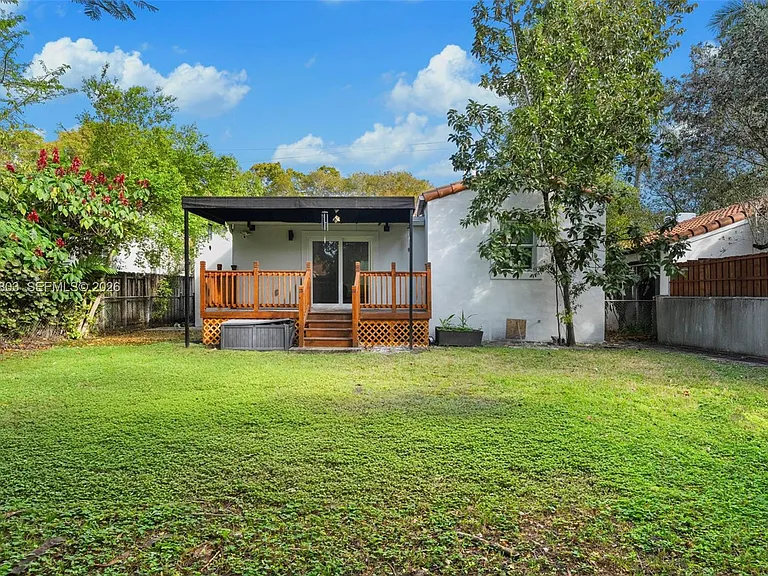 1262 SW 15th Ter — Photo 30