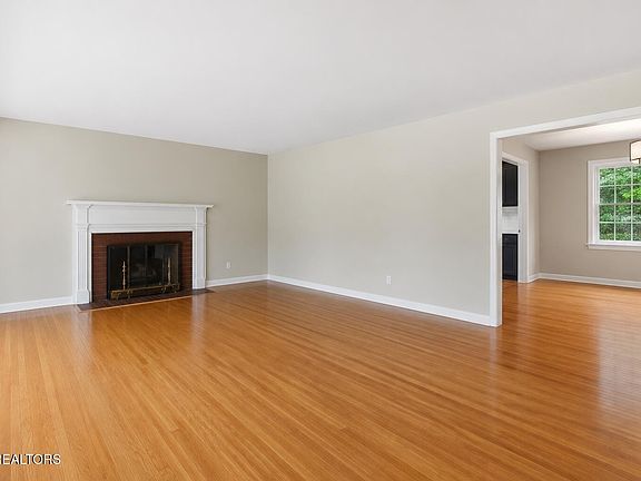 5th image of 360 East Dr