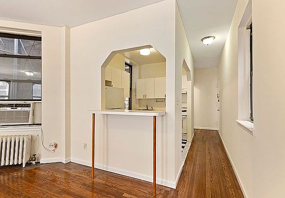 5th image of 422 E 58th St APT 6B