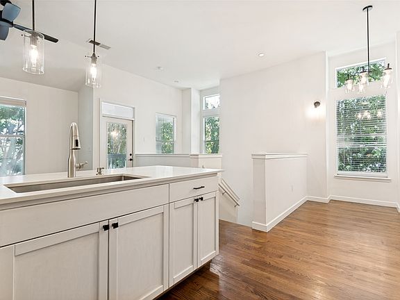 3rd image of 1872 Summit Ave