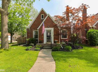 1846 Stanhope St, Grosse Pointe Woods, MI 48236