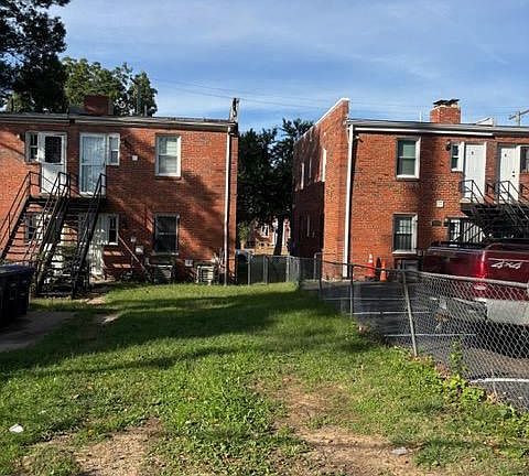 5th image of 2429 Irving St SE