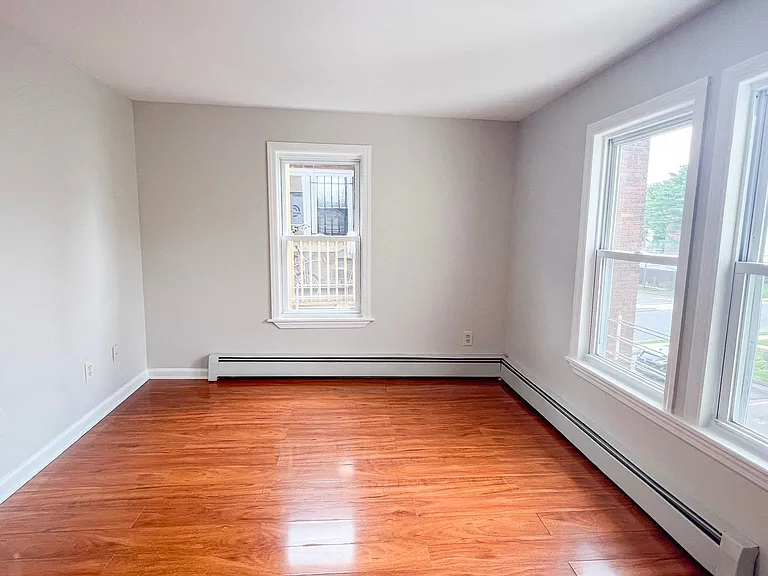 295 Franklin Ave — Photo 4