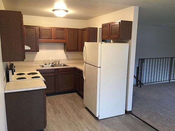 4th image of 338 Oxford Ct