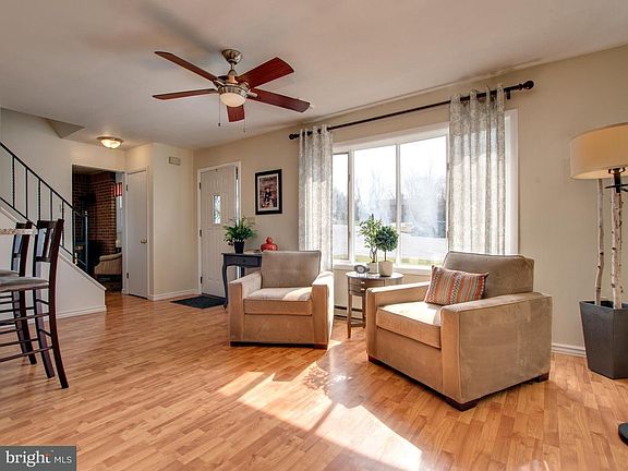 4th image of 423 Jennifer Dr
