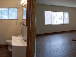 316 Washington St APT 5, Saint Marys, WV