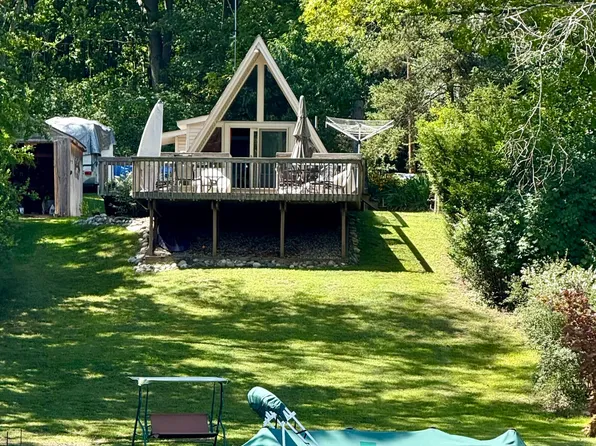 1110 Cambridge Dr, Onsted, MI 49265