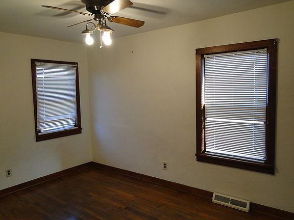 5th image of 5 E Ashford St