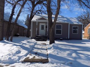 417 7th St NW, Minot, ND 58703