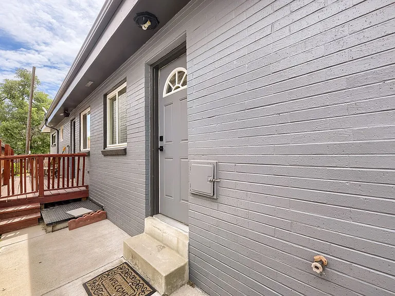 221 S Holly St — Photo 11