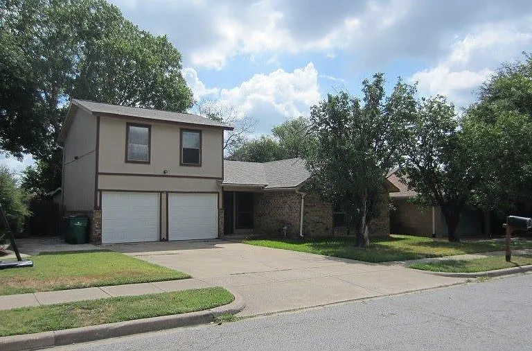 7604 Cedarhill Rd — Photo 1