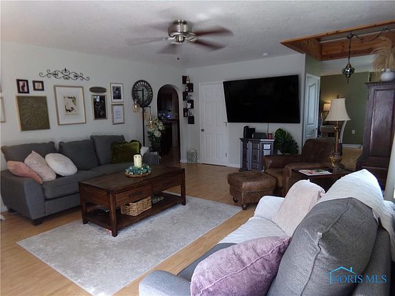 4th image of 10690 Woodland Ave