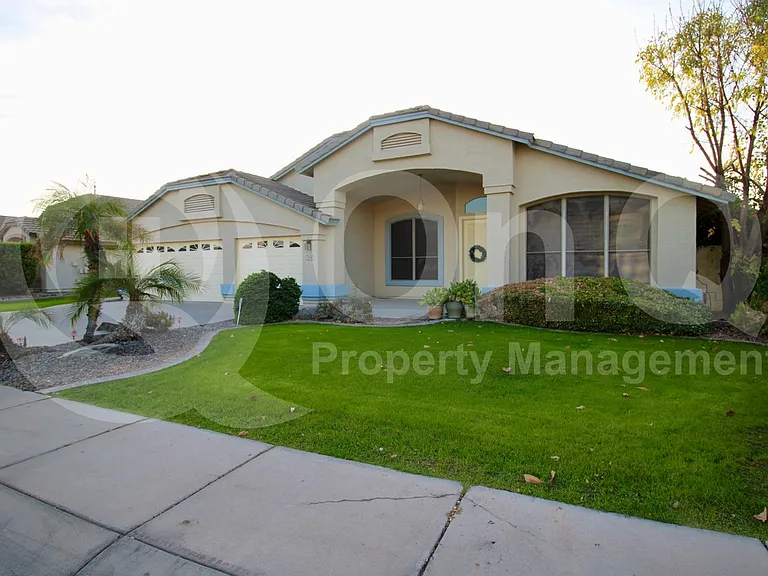 2370 S Granite St — Photo 2